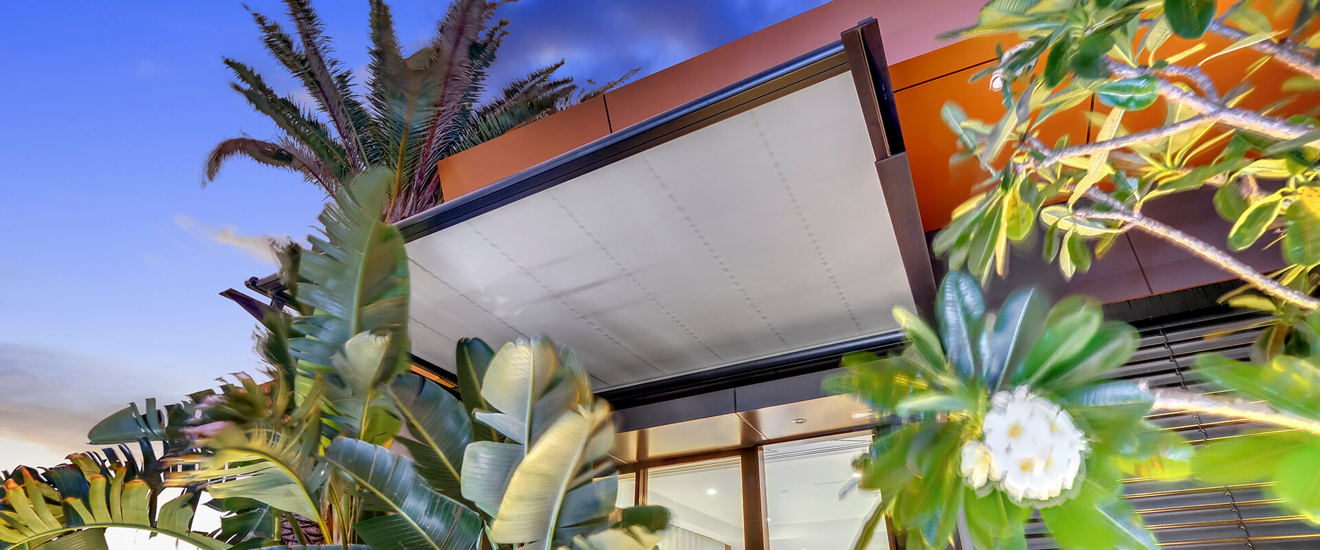 Brisbane markilux 8800 - Emporium folding arm awning for luxury hotel